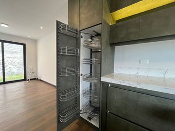 CASA MODERNA POR ESTRENAR EN VENTA SECTOR ORDOÑEZ LASSO