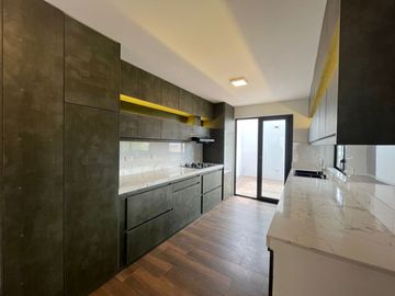 CASA MODERNA POR ESTRENAR EN VENTA SECTOR ORDOÑEZ LASSO