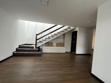 CASA MODERNA POR ESTRENAR EN VENTA SECTOR ORDOÑEZ LASSO