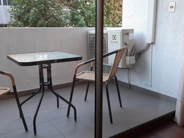 vendo depto amoblado de un dormitorio con estacionamiento y bodega