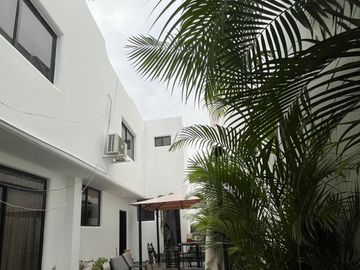 Hermosa casa con piscina y suite, ciudadela Santa Cecilia, Los Ceibos