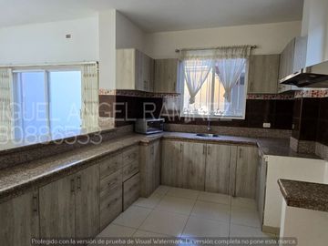 Vendo Casa Ciudadela Guayacanes Moderna 2 Plantas en Sector Cerrado