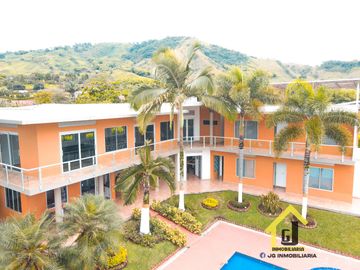 SE VENDE LUJOSA CASA CAMPESTRE CERCA A MANIZALES