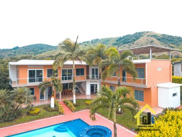 SE VENDE LUJOSA CASA CAMPESTRE CERCA A MANIZALES