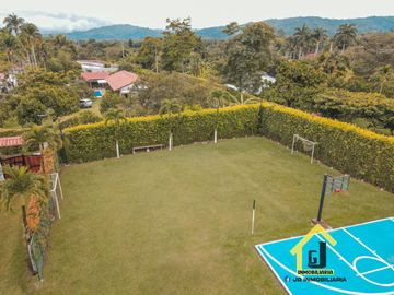 SE VENDE LUJOSA CASA CAMPESTRE CERCA A MANIZALES