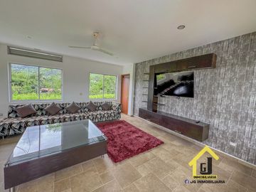 SE VENDE LUJOSA CASA CAMPESTRE CERCA A MANIZALES
