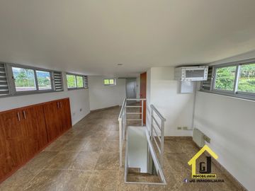 SE VENDE LUJOSA CASA CAMPESTRE CERCA A MANIZALES