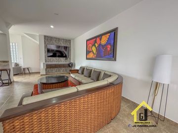 SE VENDE LUJOSA CASA CAMPESTRE CERCA A MANIZALES