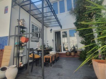 Imponente Casa De Diseño Del Reconocido Arq José Dvoredsky