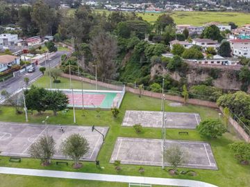 CASA DOS PISOS -SE ENTREGARÁ EN MAYO - URB. LOS ALMENDROS - CUMBAYA