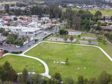CASA DOS PISOS -SE ENTREGARÁ EN MAYO - URB. LOS ALMENDROS - CUMBAYA