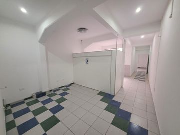VENTA DE OFICINA ADMINISTRATIVA O CONSULTORIO EN AV ARENALES - LINCE
