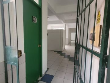 VENTA DE OFICINA ADMINISTRATIVA O CONSULTORIO EN AV ARENALES - LINCE