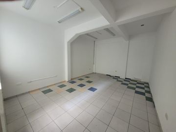 VENTA DE OFICINA ADMINISTRATIVA O CONSULTORIO EN AV ARENALES - LINCE
