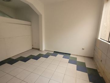 VENTA DE OFICINA ADMINISTRATIVA O CONSULTORIO EN AV ARENALES - LINCE