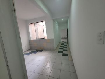 VENTA DE OFICINA ADMINISTRATIVA O CONSULTORIO EN AV ARENALES - LINCE