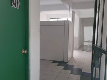 VENTA DE OFICINA ADMINISTRATIVA O CONSULTORIO EN AV ARENALES - LINCE