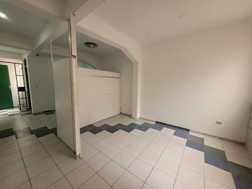 VENTA DE OFICINA ADMINISTRATIVA O CONSULTORIO EN AV ARENALES - LINCE