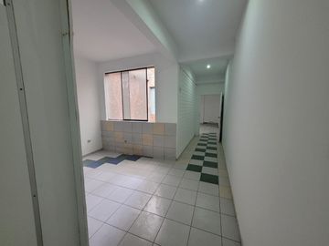 VENTA DE OFICINA ADMINISTRATIVA O CONSULTORIO EN AV ARENALES - LINCE
