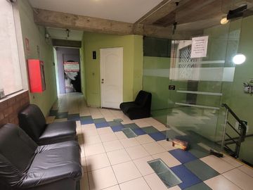 VENTA DE OFICINA ADMINISTRATIVA O CONSULTORIO EN AV ARENALES - LINCE