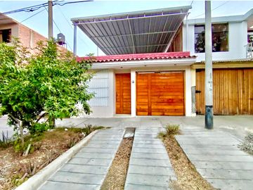 HERMOSA  CASA  EN VENTA DE 1 PISO   - URB. SANTA MARÍA DEL PINAR -  - PIURA