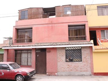 Se vende Casa como terreno en San Juan de Miraflores