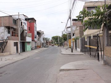 Se vende Casa como terreno en San Juan de Miraflores