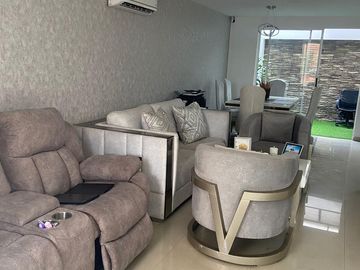 VENTA CASA DE DOS PLANTAS EN CONDOMINIO EN LAS MERCEDES