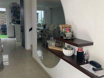 VENTA CASA DE DOS PLANTAS EN CONDOMINIO EN LAS MERCEDES