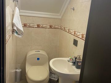 VENTA CASA DE DOS PLANTAS EN CONDOMINIO EN LAS MERCEDES