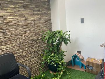 VENTA CASA DE DOS PLANTAS EN CONDOMINIO EN LAS MERCEDES