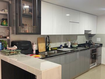 VENTA CASA DE DOS PLANTAS EN CONDOMINIO EN LAS MERCEDES