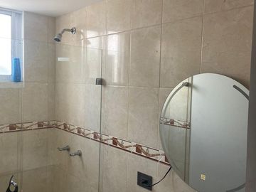VENTA CASA DE DOS PLANTAS EN CONDOMINIO EN LAS MERCEDES