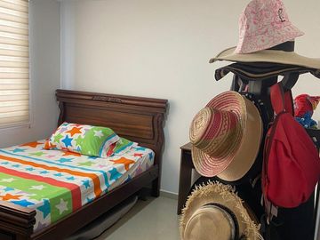 VENTA CASA DE DOS PLANTAS EN CONDOMINIO EN LAS MERCEDES