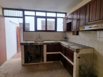 VENTA CASA URB. SAN AMADEO DE GARAGAY