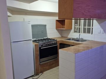 CASA EN HEROES DE LEÓN, AL SUR DE LA CIUDAD