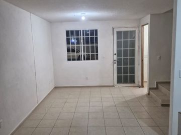 CASA EN HEROES DE LEÓN, AL SUR DE LA CIUDAD