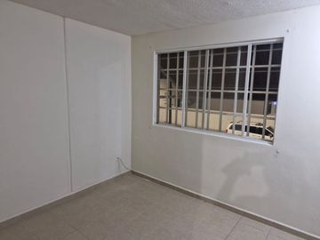 CASA EN HEROES DE LEÓN, AL SUR DE LA CIUDAD