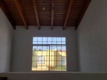 Excelente oportunidad, super ubicadísima, a 1 cuadra del Nuevo Hospital General de Qro, 3 recamaras, 2.5 baños, sala de TV