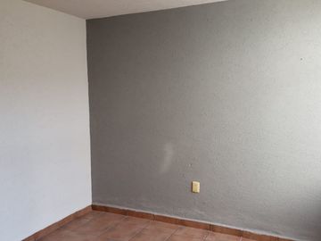Excelente oportunidad, super ubicadísima, a 1 cuadra del Nuevo Hospital General de Qro, 3 recamaras, 2.5 baños, sala de TV