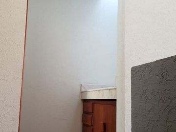 Excelente oportunidad, super ubicadísima, a 1 cuadra del Nuevo Hospital General de Qro, 3 recamaras, 2.5 baños, sala de TV