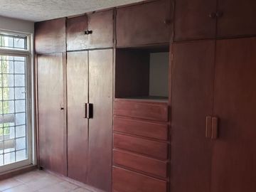 Excelente oportunidad, super ubicadísima, a 1 cuadra del Nuevo Hospital General de Qro, 3 recamaras, 2.5 baños, sala de TV