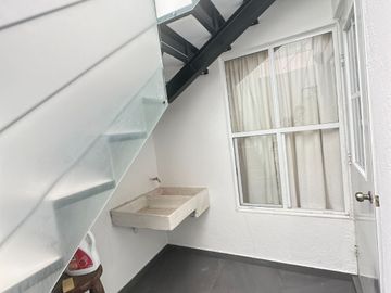 Se vende casa en esquina con tres unidades rentables cerca del libramiento