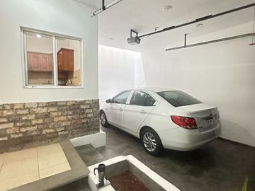 Se vende casa en esquina con tres unidades rentables cerca del libramiento