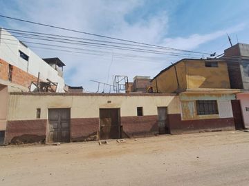 VENTA DE CASA CONSIDERADA TERRENO A UNA CUADRA DE LA AV. INDUSTRIAL FRENTE A CASA DE TAPIZ- TACNA.