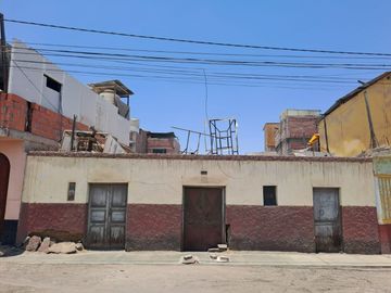 VENTA DE CASA CONSIDERADA TERRENO A UNA CUADRA DE LA AV. INDUSTRIAL FRENTE A CASA DE TAPIZ- TACNA.