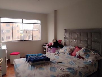 Casa en Venta de Dos Pisos En Venta Frente A Parque A.H. Bayovar S.J.L
