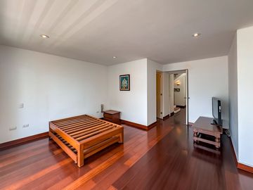 PRECIOSO DUPLEX A 20 m. DEL MALECON, VISTA LATERAL AL MAR
