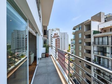 PRECIOSO DUPLEX A 20 m. DEL MALECON, VISTA LATERAL AL MAR