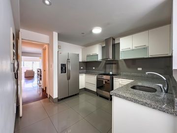 PRECIOSO DUPLEX A 20 m. DEL MALECON, VISTA LATERAL AL MAR